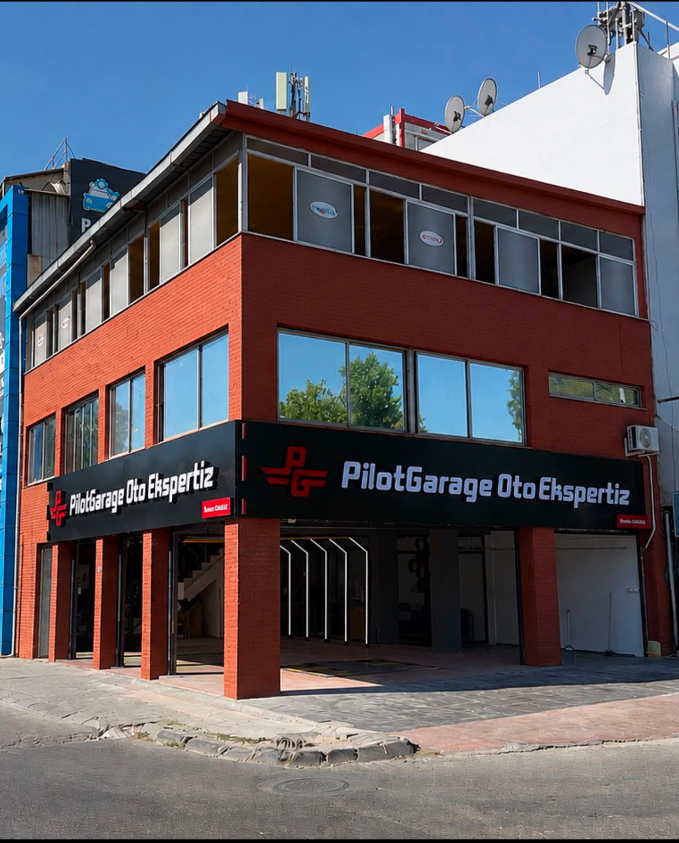 Pilot Garage İzmir Konak şubesi dış cephe görünümü
